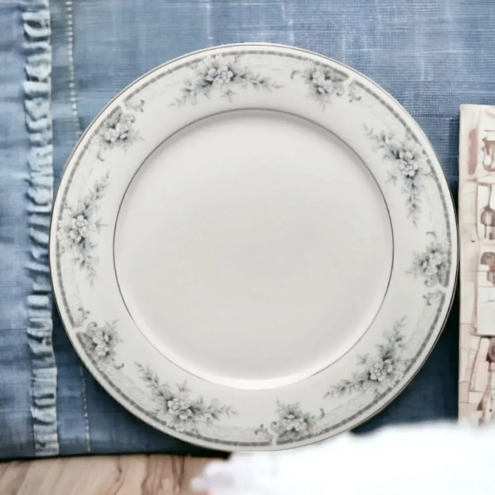 Noritake Sweet Leilani‎ Dinner Plate Platinum Trimmed 10.5